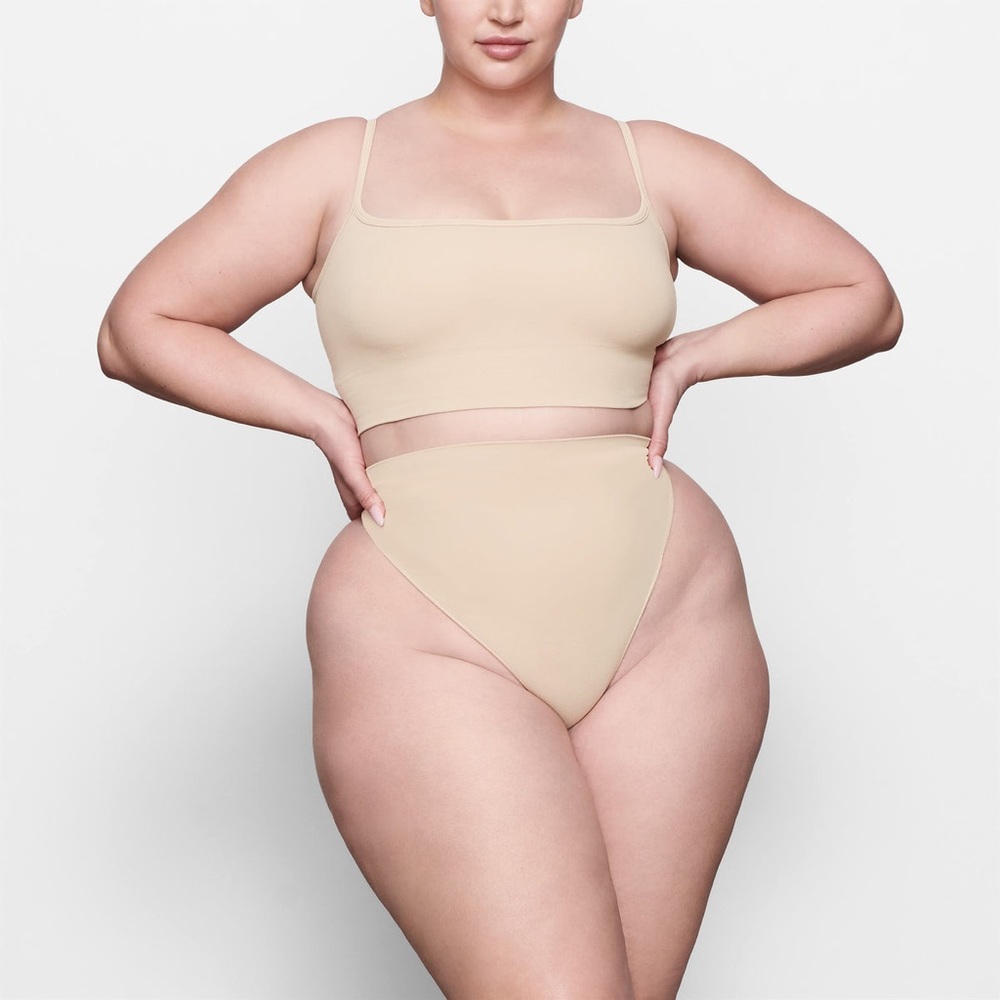 SKIMS SCULPTING MID WAIST THONG in Mica NEW